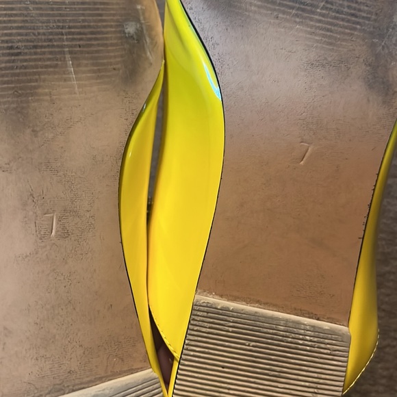 Yellow pointed toe flats - Picture 6 of 7